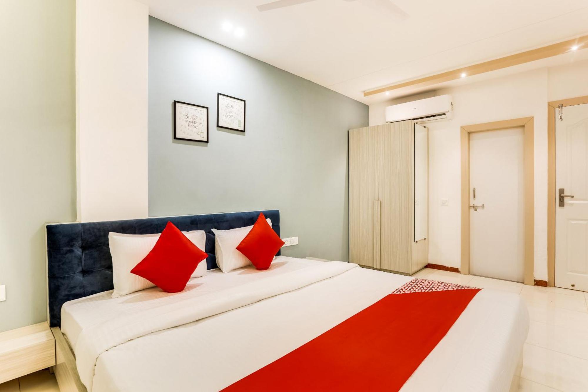 โอโย 46433 โอมกร Hotel อินดอร์ ภายนอก รูปภาพ